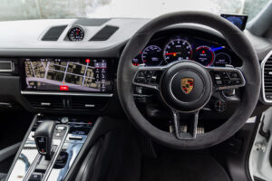 カイエンクーペ GTS Tip-S Rセンターシート 4WD