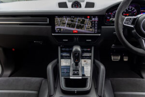 カイエンクーペ GTS Tip-S Rセンターシート 4WD