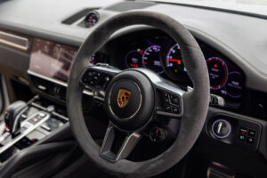 カイエンクーペ GTS Tip-S Rセンターシート 4WD