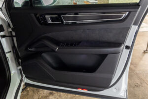 カイエンクーペ GTS Tip-S Rセンターシート 4WD