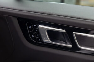 カイエンクーペ GTS Tip-S Rセンターシート 4WD