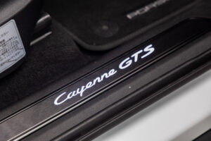 カイエンクーペ GTS Tip-S Rセンターシート 4WD