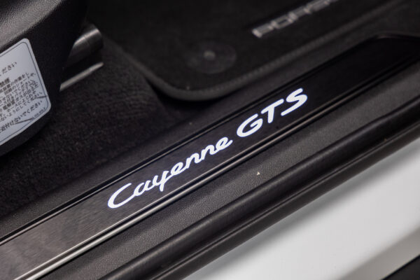 カイエンクーペ GTS Tip-S Rセンターシート 4WD