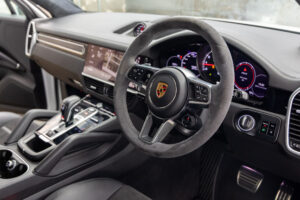 カイエンクーペ GTS Tip-S Rセンターシート 4WD