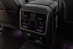 カイエンクーペ GTS Tip-S Rセンターシート 4WD