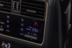 カイエンクーペ GTS Tip-S Rセンターシート 4WD