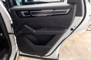 カイエンクーペ GTS Tip-S Rセンターシート 4WD