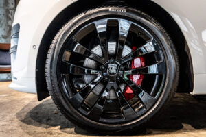 レンジローバースポーツ ダイナミックHSE 3.0L D300 4WD