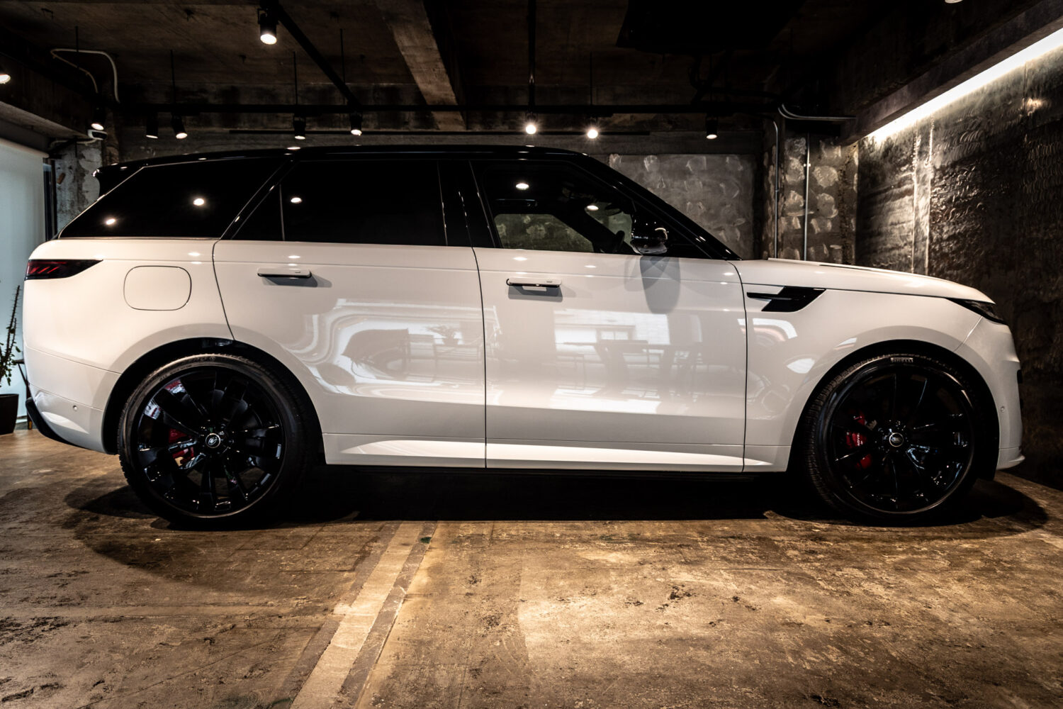 レンジローバースポーツ ダイナミックHSE 3.0L D300 4WD