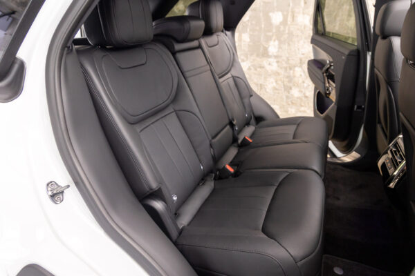 レンジローバースポーツ ダイナミックSE 3.0L D300 4WD