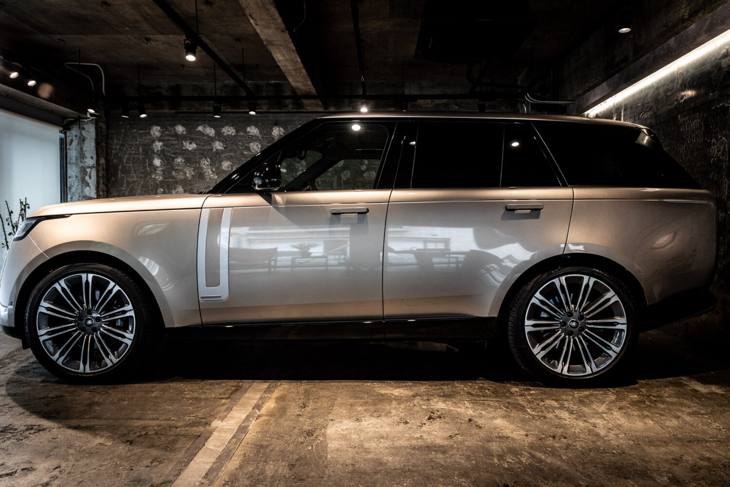 レンジローバー オートバイオグラフィ4.4L P530 SWB 4WD