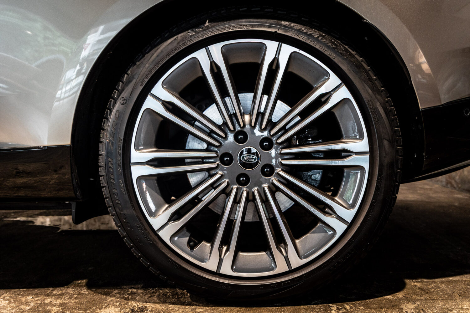 レンジローバー オートバイオグラフィ4.4L P530 SWB 4WD