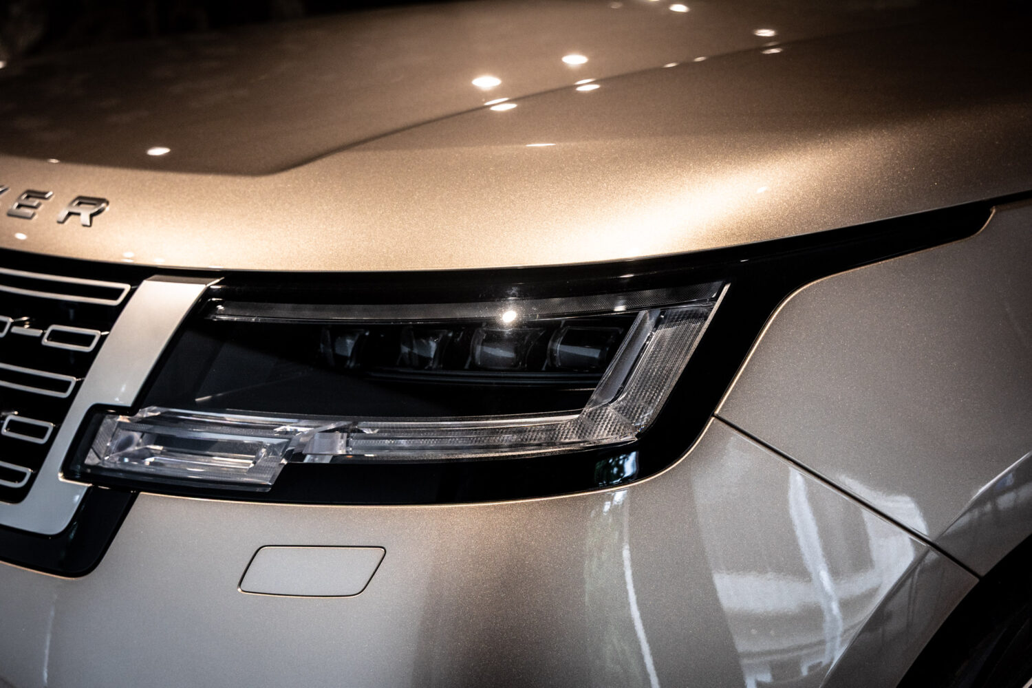 レンジローバー オートバイオグラフィ4.4L P530 SWB 4WD