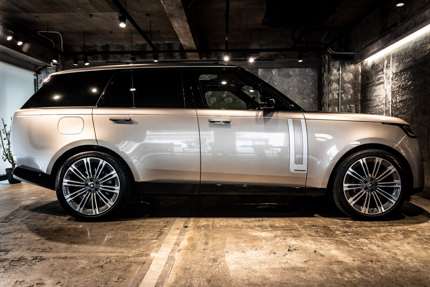 レンジローバー オートバイオグラフィ4.4L P530 SWB 4WD