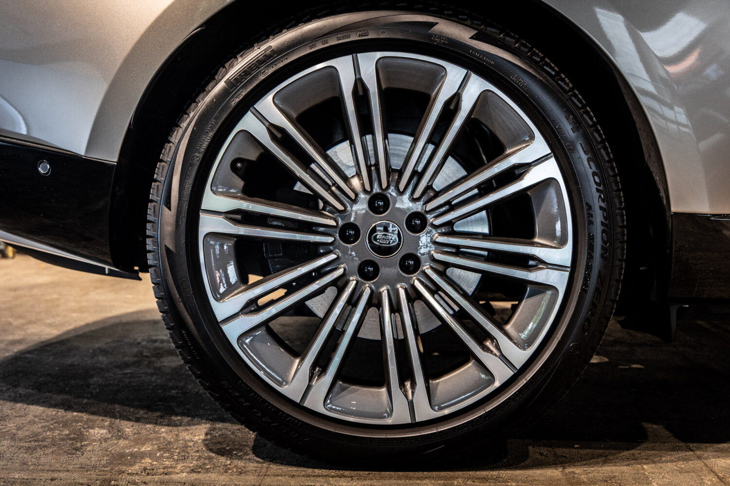 レンジローバー オートバイオグラフィ4.4L P530 SWB 4WD