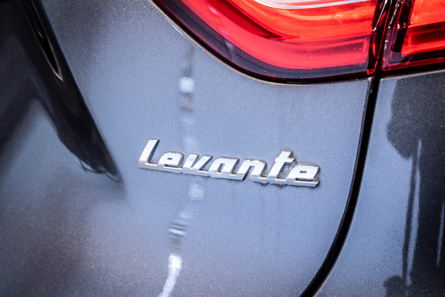 レヴァンテ グランルッソ 4WD 左H