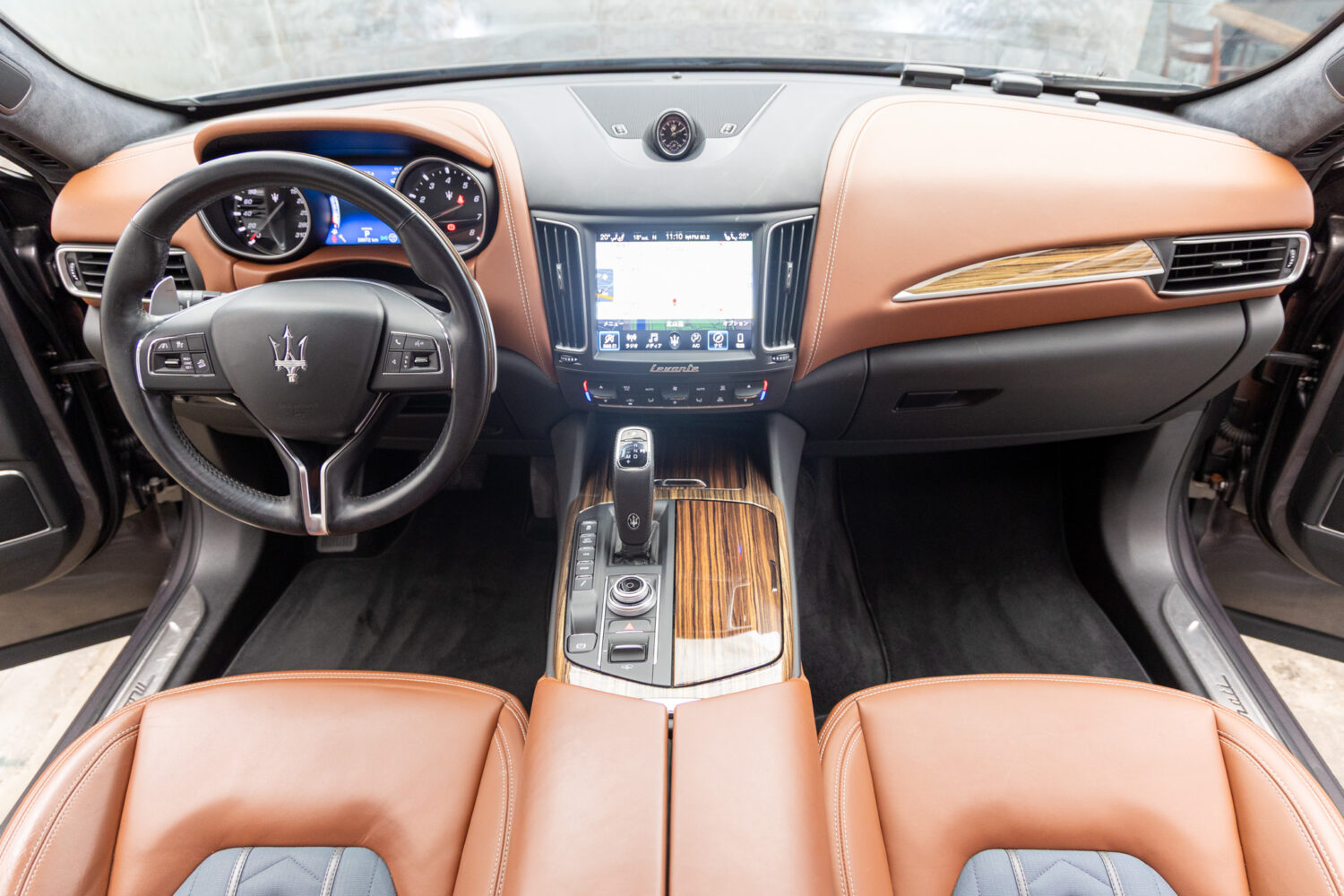 レヴァンテ グランルッソ 4WD 左H