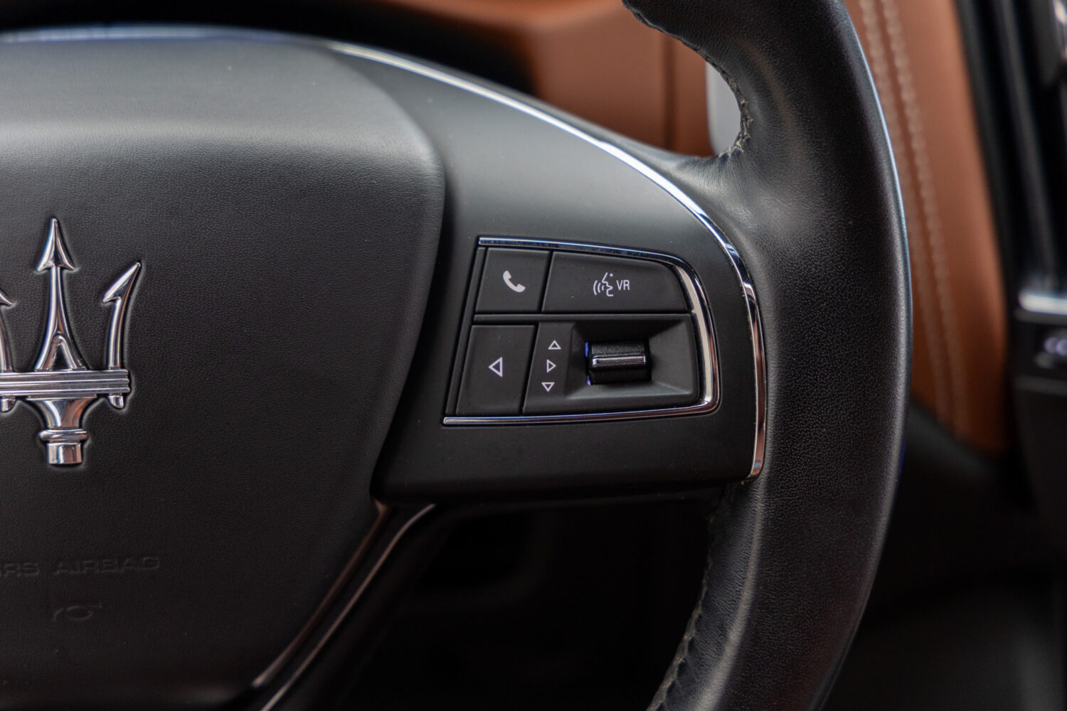 レヴァンテ グランルッソ 4WD 左H