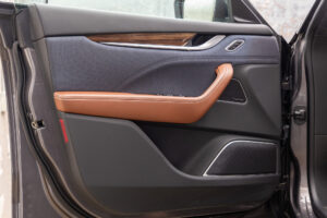 レヴァンテ グランルッソ 4WD 左H