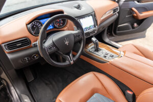 レヴァンテ グランルッソ 4WD 左H