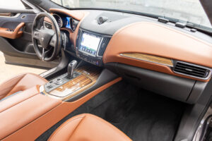 レヴァンテ グランルッソ 4WD 左H