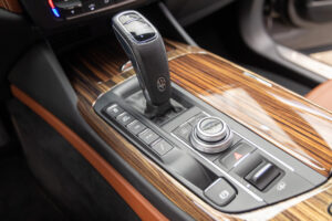 レヴァンテ グランルッソ 4WD 左H