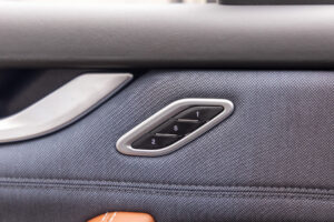 レヴァンテ グランルッソ 4WD 左H