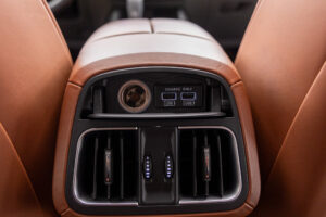 レヴァンテ グランルッソ 4WD 左H