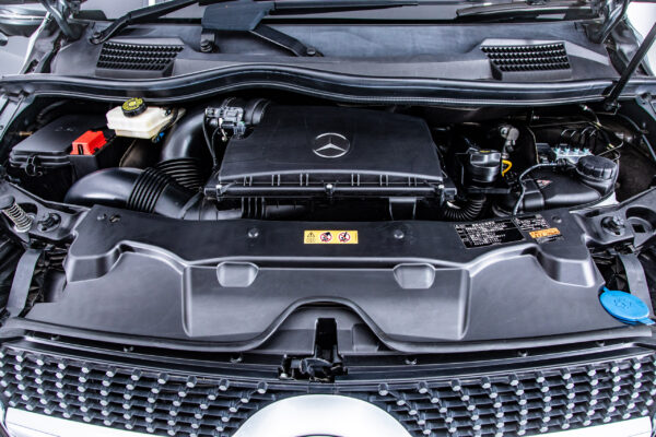 Vクラス V220 d アバンギャルド ロング AMGライン ディーゼルターボ