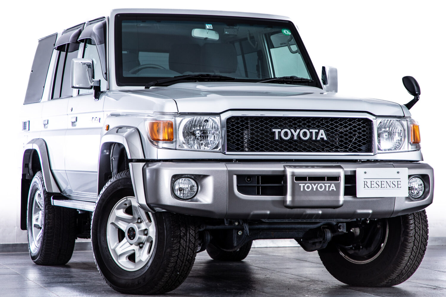 ランドクルーザー70 4.0 4WD