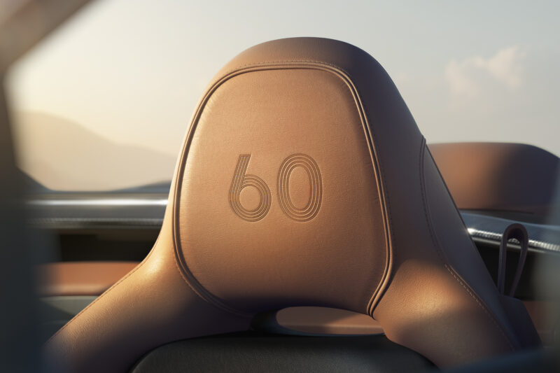 アストン・マーティン・ヴァンキッシュ/DB12　ヴォランテ60周年エディション登場