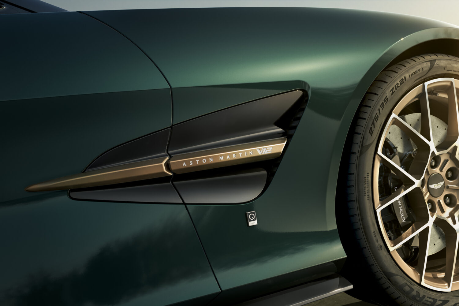 アストン・マーティン・ヴァンキッシュ/DB12　ヴォランテ60周年エディション登場