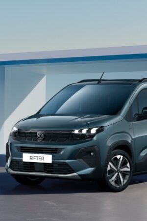 プジョー・リフター・ロングGTキアマブルーエディション　100台のみの限定カラー