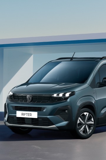 プジョー・リフター・ロングGTキアマブルーエディション　100台のみの限定カラー