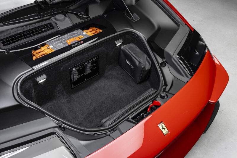 フェラーリ849テスタロッサ/スパイダー　70年に及ぶフェラーリヘリテージを象徴