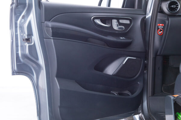 Vクラス V220 d アバンギャルド ロング AMGライン ディーゼルターボ