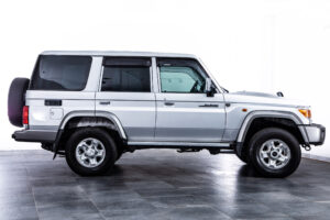 ランドクルーザー70 4.0 4WD