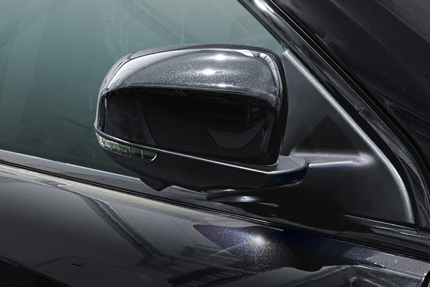 レッドがアクセントで150台限定 ジープ・コマンダーに「トレイルエディション」