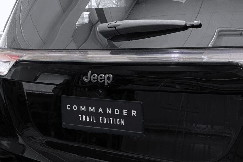 レッドがアクセントで150台限定　ジープ・コマンダーに「トレイルエディション」