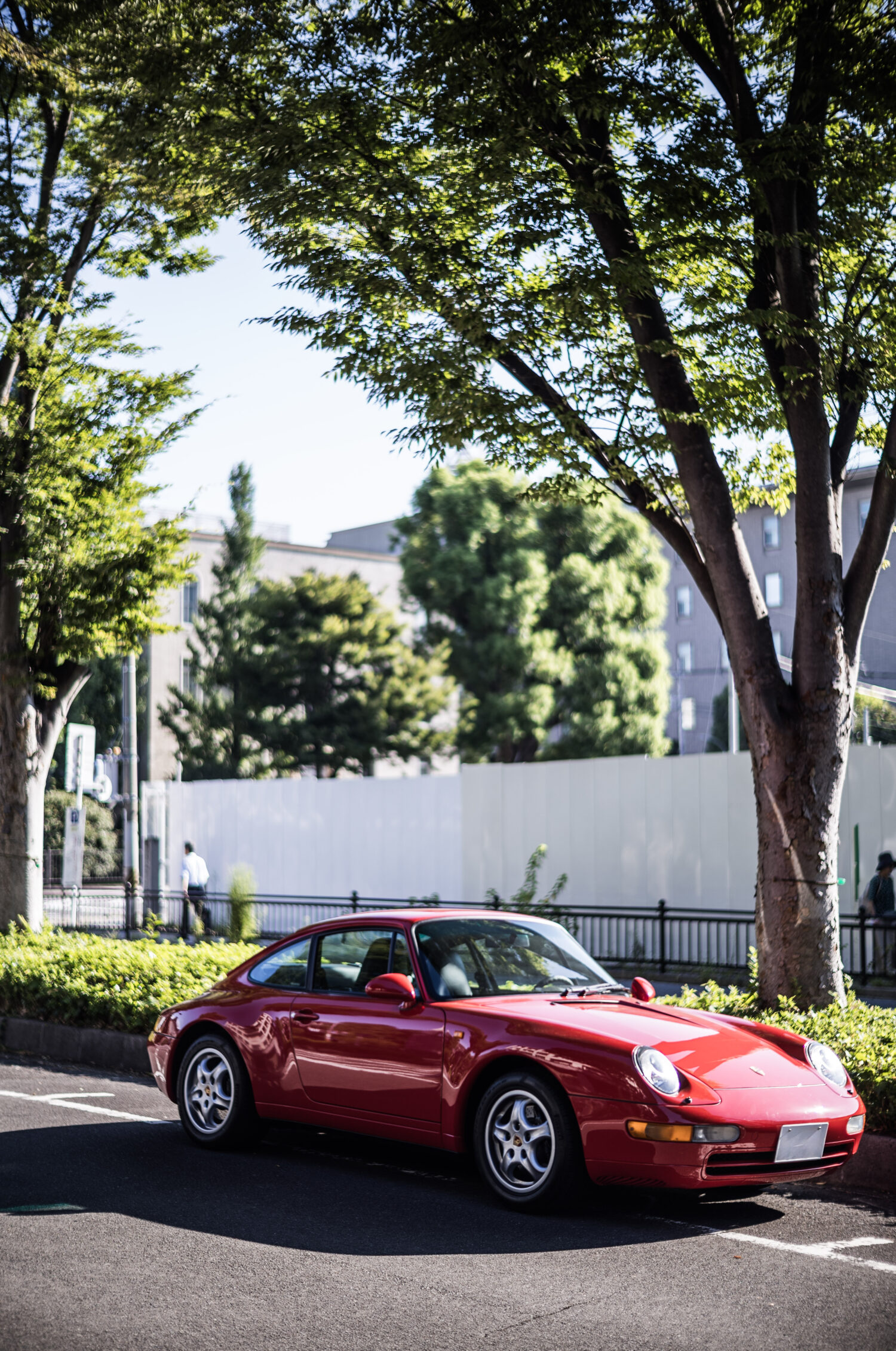 「MTの993をフルレストアしたんだよ。」ポルシェ界隈では、珍しいようで実はさほど珍しくない。だからこそこの個体は輝く。ミツワモノのしかもティプトロニックなのだ。