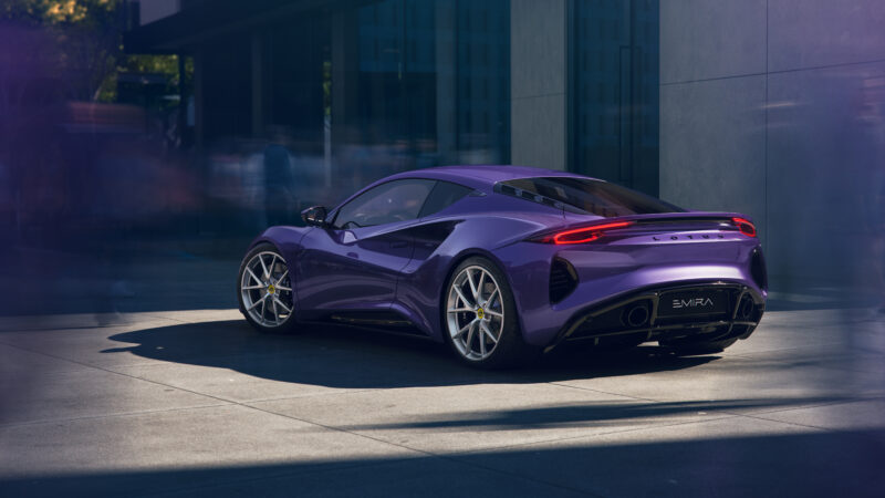 2026年モデルにV6 SE とレーシングライン追加　ロータス・エミーラ