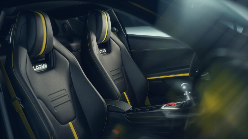 2026年モデルにV6 SE とレーシングライン追加 ロータス・エミーラ