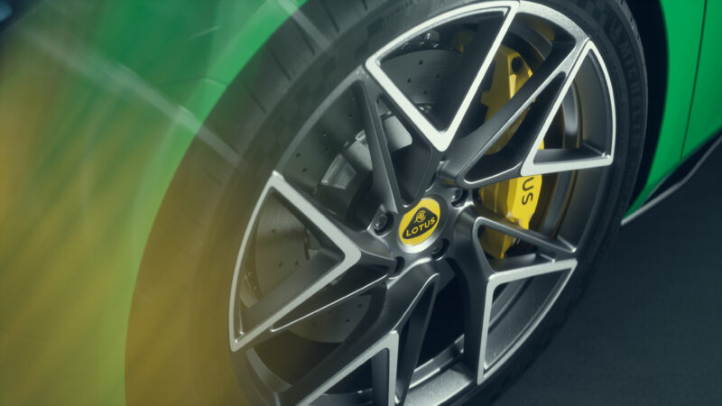 2026年モデルにV6 SE とレーシングライン追加 ロータス・エミーラ
