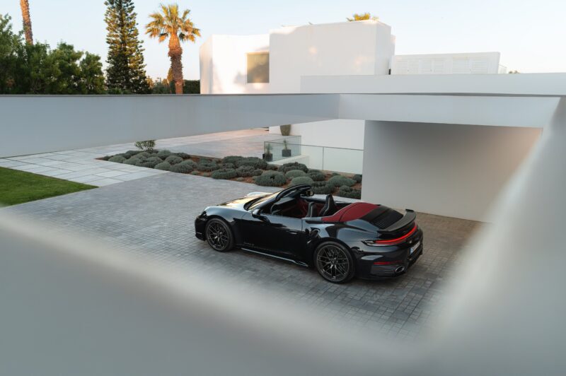 T-ハイブリッド技術を採用　ポルシェ911ターボS　市販された911で最もパワフル