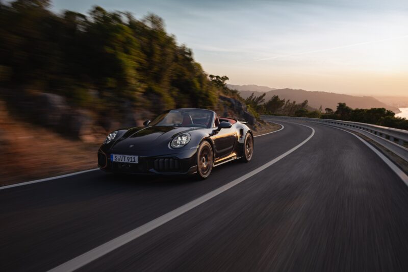 T-ハイブリッド技術を採用　ポルシェ911ターボS　市販された911で最もパワフル