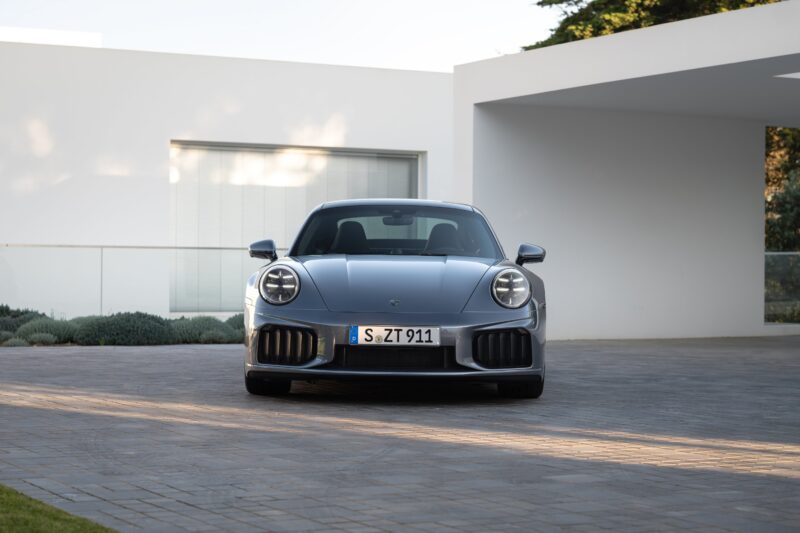 T-ハイブリッド技術を採用　ポルシェ911ターボS　市販された911で最もパワフル