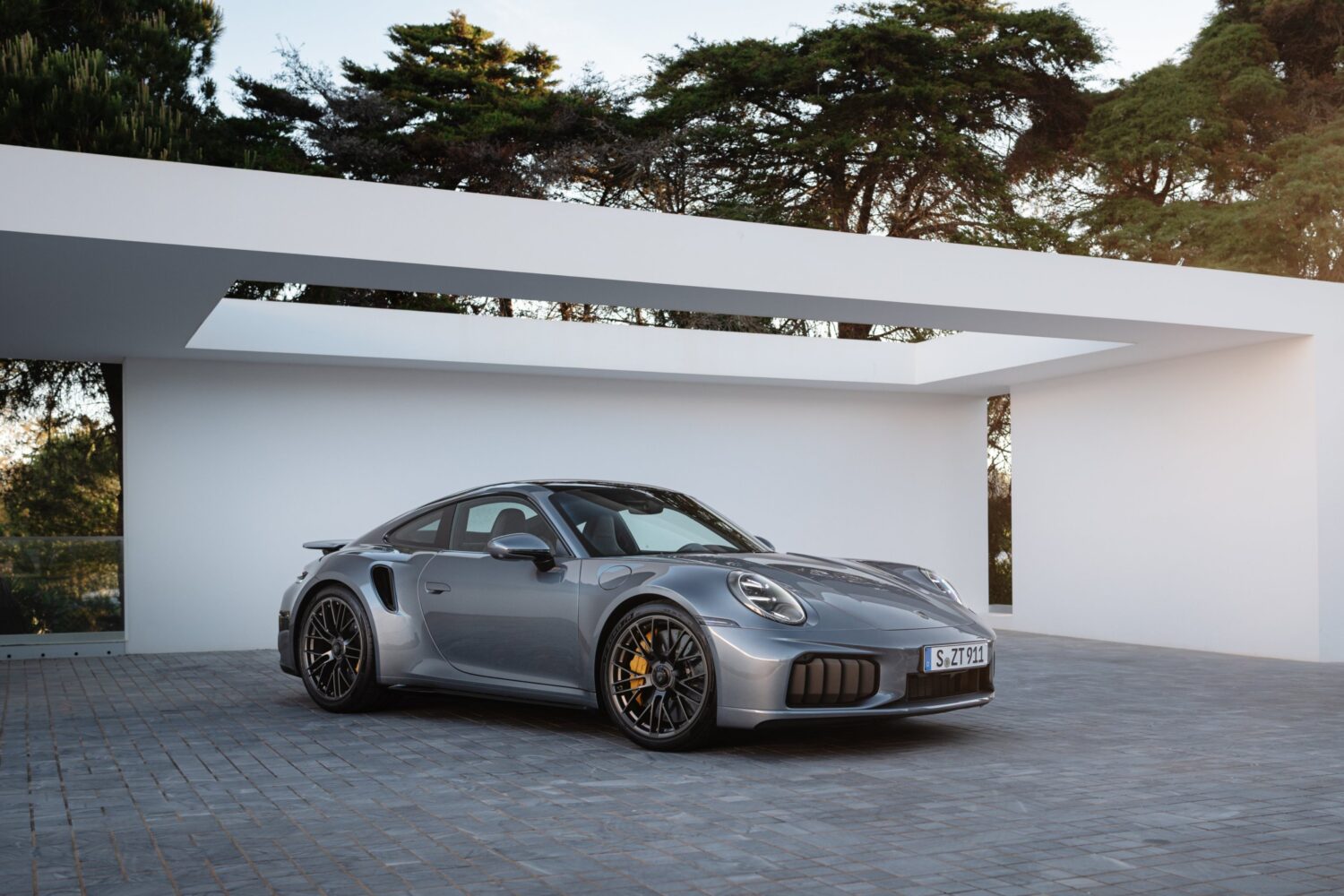 T-ハイブリッド技術を採用 ポルシェ911ターボS 市販された911で最も