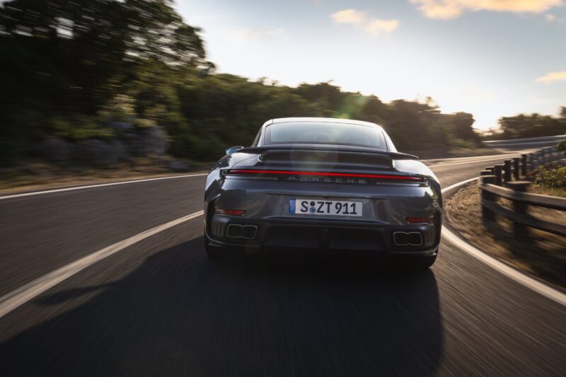T-ハイブリッド技術を採用　ポルシェ911ターボS　市販された911で最もパワフル