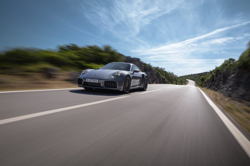 T-ハイブリッド技術を採用　ポルシェ911ターボS　市販された911で最もパワフル