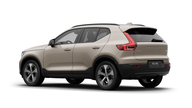 ボルボXC40ダークエディション発表　特別仕様車「サンドデューン」も限定発売